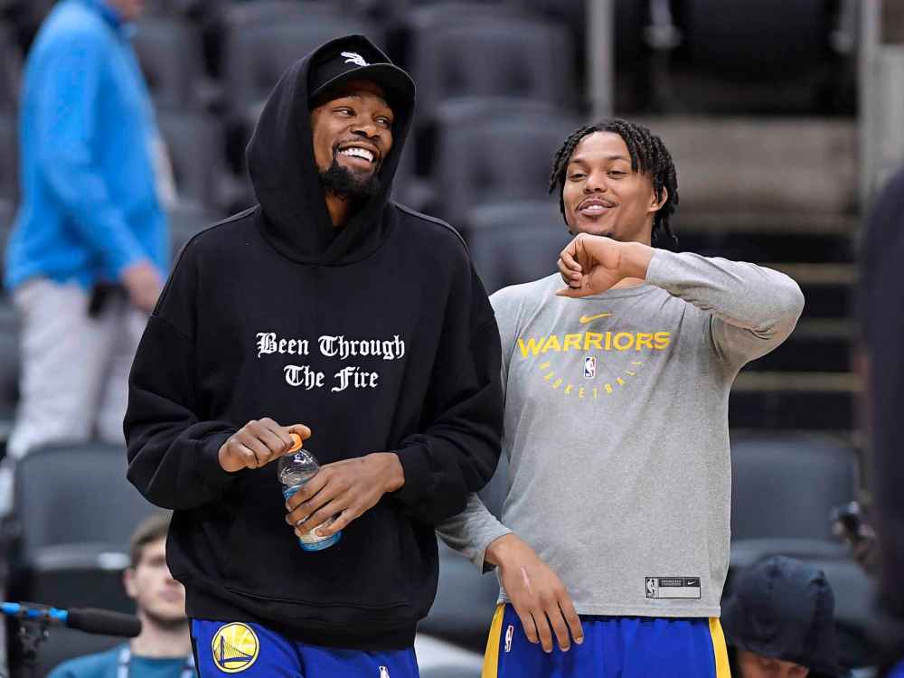 NATHAN DENETTE / THE CANADIAN PRESS
Golden State Warriors Kevin Durant (left) laughs with teammate Damion Lee during a team practice for the NBA Finals in Toronto on Saturday, June 1, 2019.