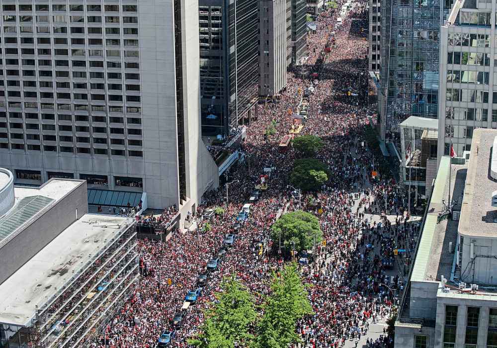 Andrew Lahodynskyj / The Canadian press
Fans cheer as the Toronto Raptors pass by during the 2019 Toronto Raptors Championship parade.