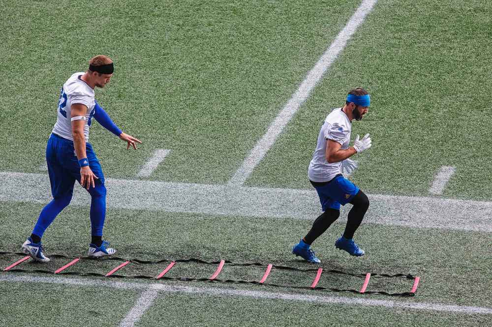 MIKE DEAL / WINNIPEG FREE PRESS FILES
Wolitarsky, left, and veteran slotback Weston Dressler workout during practice in July. Wolitarsky and Dressler began watching game film together after practice soon after his arrival with the team in 2017.
