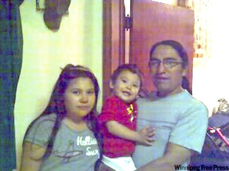 FAMILY HANDOUT
Tommy Beardy with two of his four children, son Tommy and daughter Cassie.