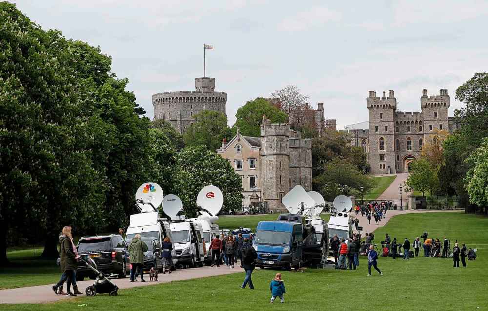 CP
Members of the media gather outside Windsor Castle in Windsor, south England, on Monday after Prince Harry announced that his wife Meghan, Duchess of Sussex, has given birth to a boy. (AP Photo/Alastair Grant)