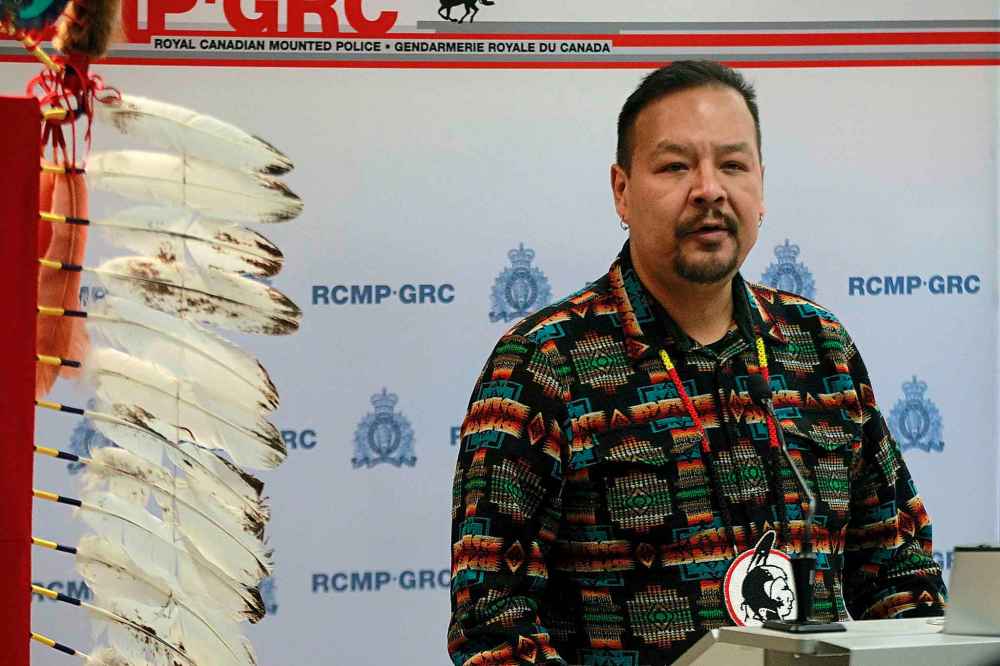 PHIL HOSSACK / WINNIPEG FREE PRESS
Manitoba Regional Chief Kevin Hart addresses a press conference before eagle feathers at