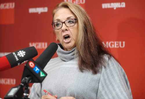 TREVOR HAGAN/ WINNIPEG FREE PRESS
MGEU President Michelle Gawronsky speaks to reporters at the MGEU Head Office about disruptions to the health care system, Thursday.