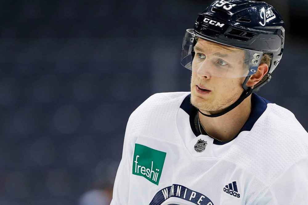 Kristian Vesalainen has decided not to play for Finland at this year's World Juniors, though the Jets were hoping he would. (John Woods / Winnipeg Free Press files)
