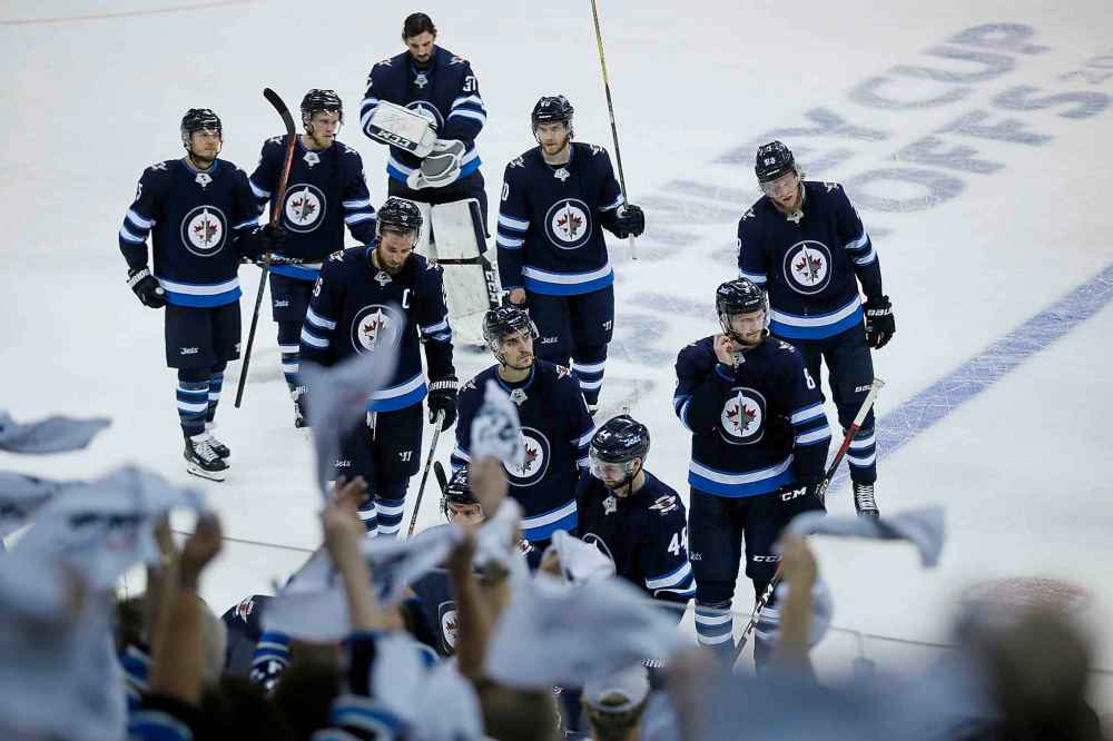 JOHN WOODS/ WINNIPEG FREE PRESS FILES
Winnipeg Jets salute their fans after losing game five and the NHL Western Conference Final against the Vegas Golden Knights in May.