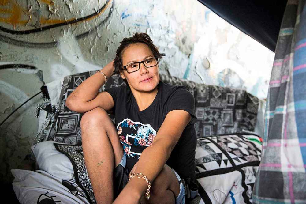 MIKAELA MACKENZIE / WINNIPEG FREE PRESS
Klarrisa Muswagon in her camp under the Maryland Street Bridge.