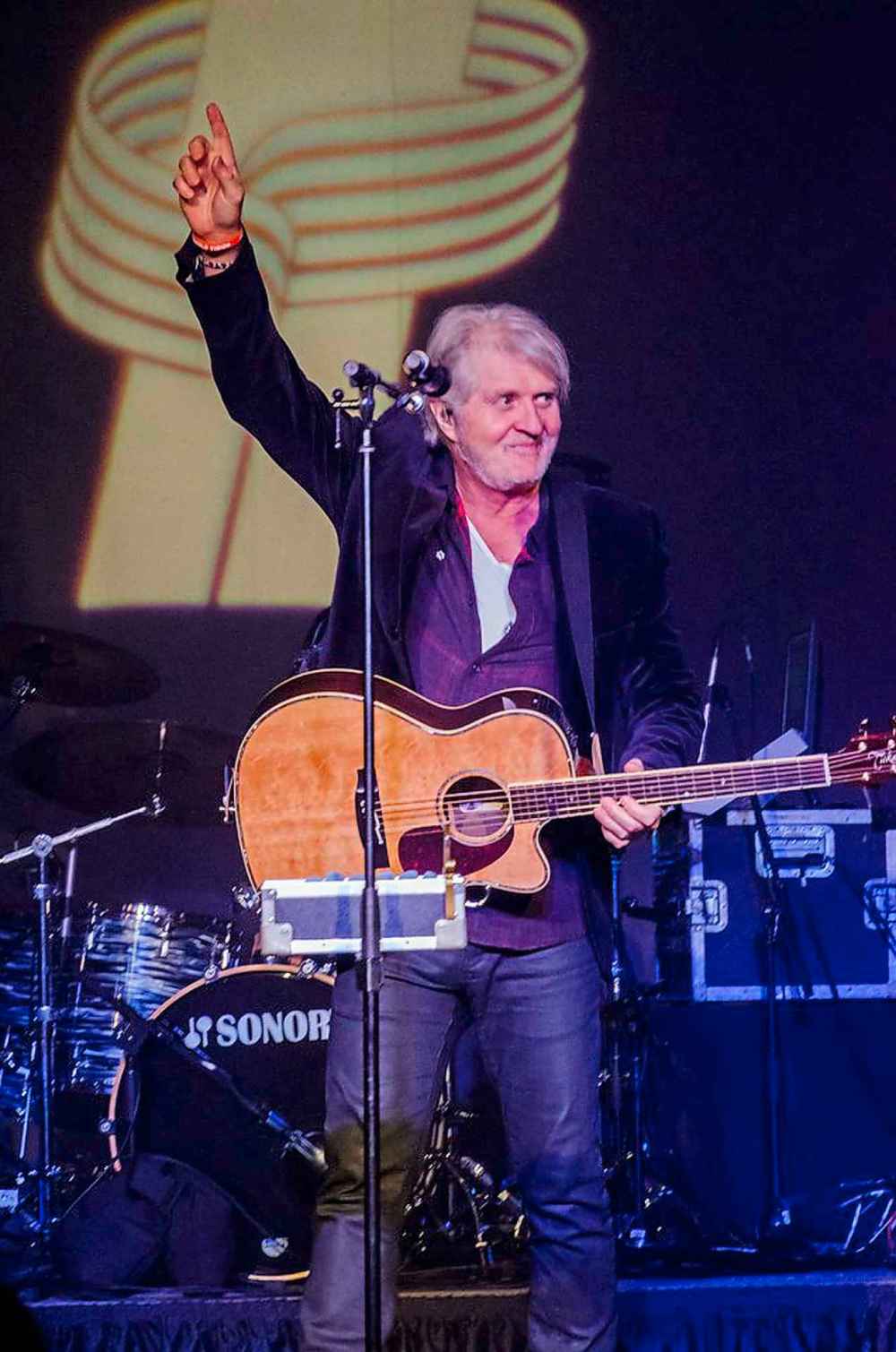 Facebook Photo
Tom Cochrane performs at the IBAM President's Dinner in 2018.
