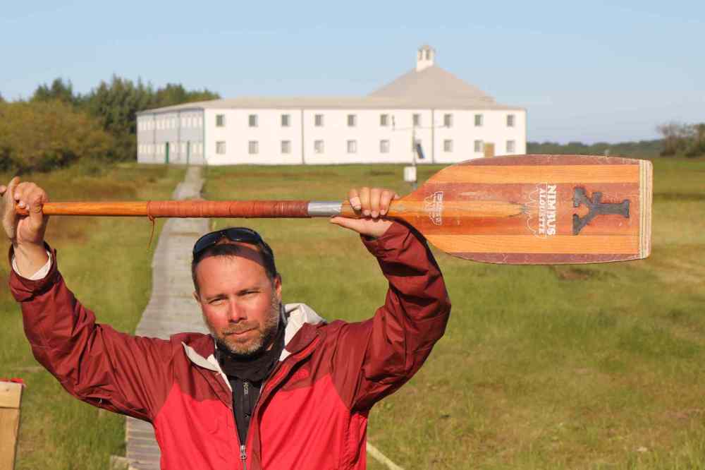 Bartley Kives at York Factory with his new YF-branded paddle. (Chris Debicki)