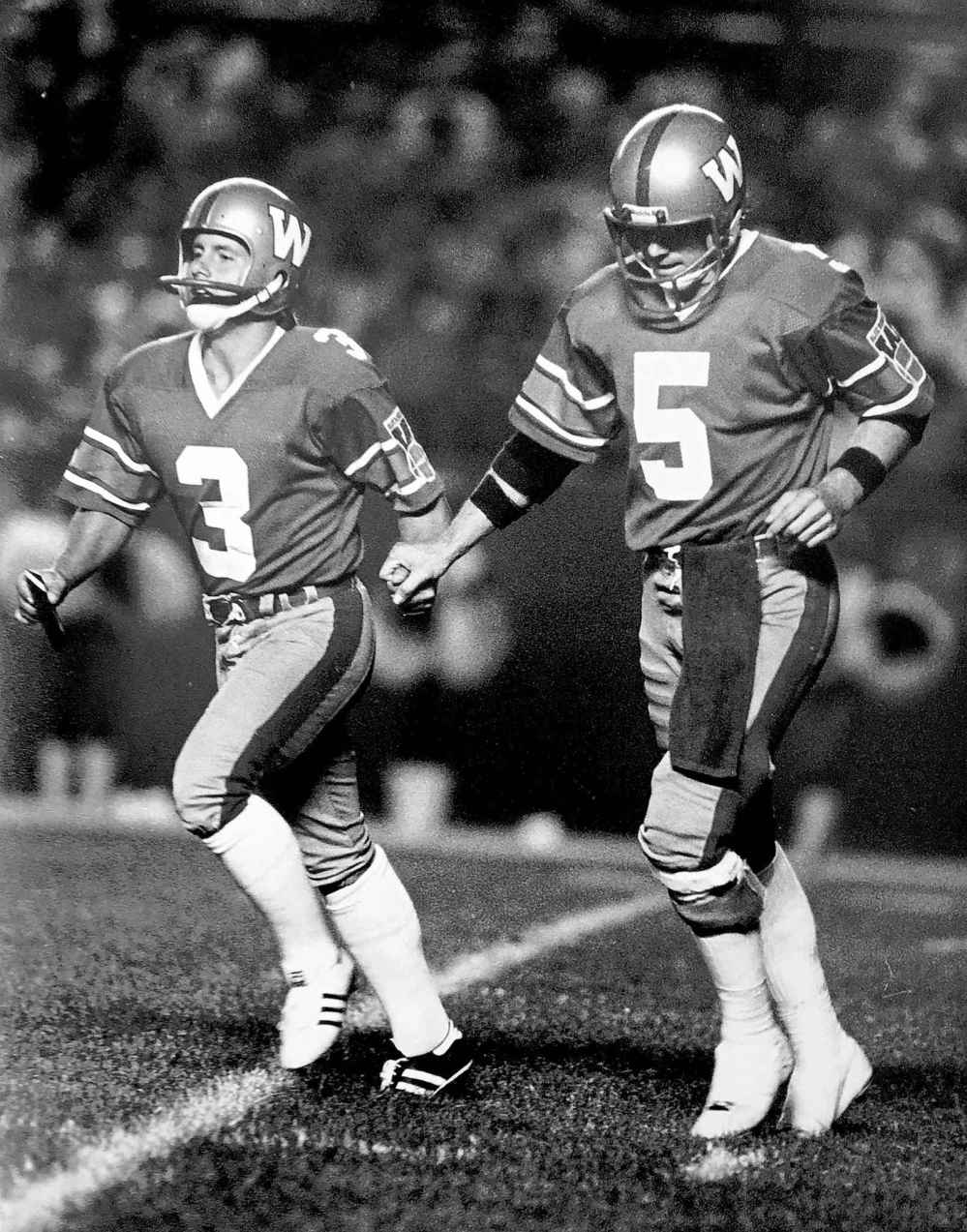 KEN GIGLIOTTI / WINNIPEG FREE PRESS FILES
Early 1980's Trevor Kennerd, left, and Dieter Brock.