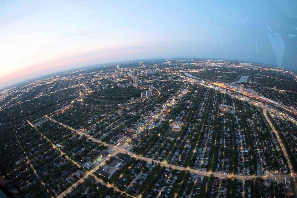 RYAN THORPE / WINNIPEG FREE PRESS
The Free Press got a behind the scenes look at the Winnipeg Police Service's AIR 1 unit, tagging along with two team members as they took to the sky for a patrol. May 22, 2018