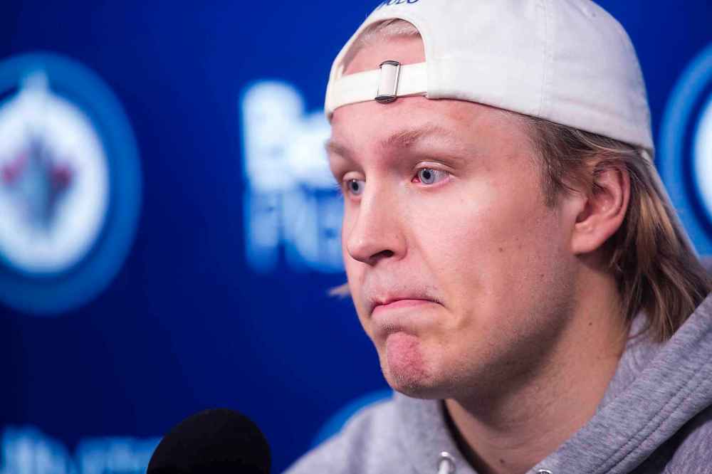 MIKAELA MACKENZIE/WINNIPEG FREE PRESS
A clean-shaven Patrik Laine speaks to the media at the end of the Jets' season at the Bell MTS Centre on Monday.