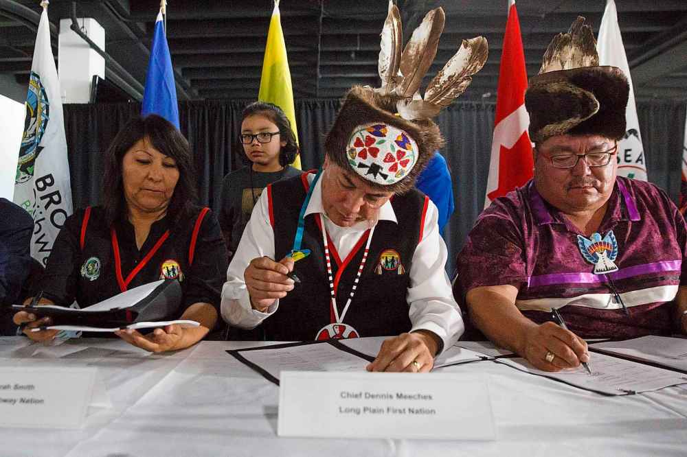 MIKE DEAL / WINNIPEG FREE PRESS FILES
Treaty One First Nations Chiefs signing the agreement to take over the former Kapyong Barracks in August. Long Plain Chief Dennis Meeches admits many of the chiefs were caught off guard by the MMF's legal action.