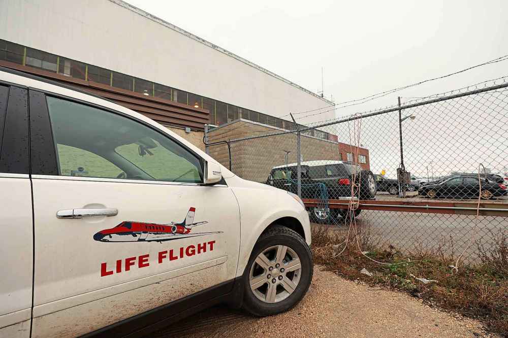 RUTH BONNEVILLE / WINNIPEG FREE PRESS
Life Flight vehicle near building at 900 Ferry Rd. The seventeen doctors responsible for the province's Lifeflight program have penned a strongly-worded letter to the health minister criticizing the government's RFP looking to privatize the air ambulance service and are threatening to quit if it happens.