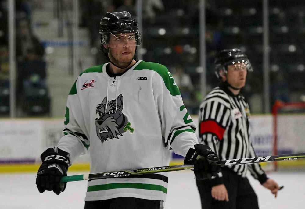 Perry Bergson/The Brandon Sun Files
Cody Thompson and the Portage Terriers finished the regular season in first place and beat Wayway and Virden on the way to the finals.