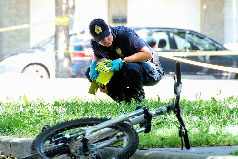 Mike Deal / Winnipeg Free Press Files
Mayor Brian Bowman has earmarked $43 million in federal gas tax revenue for pedestrian and road safety improvements over the next 20 years.