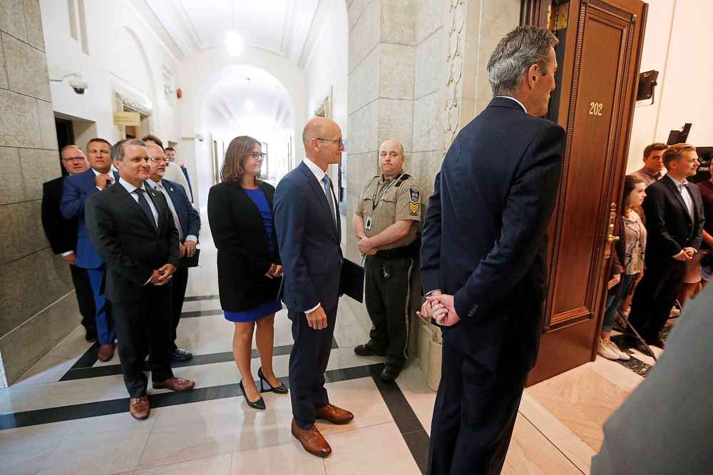 John Woods / THE CANADIAN PRESS
Manitoba Premier Brian Pallister, right, waits to lead his ministers into the cabinet shuffle announcement at the Manitoba Legislature.