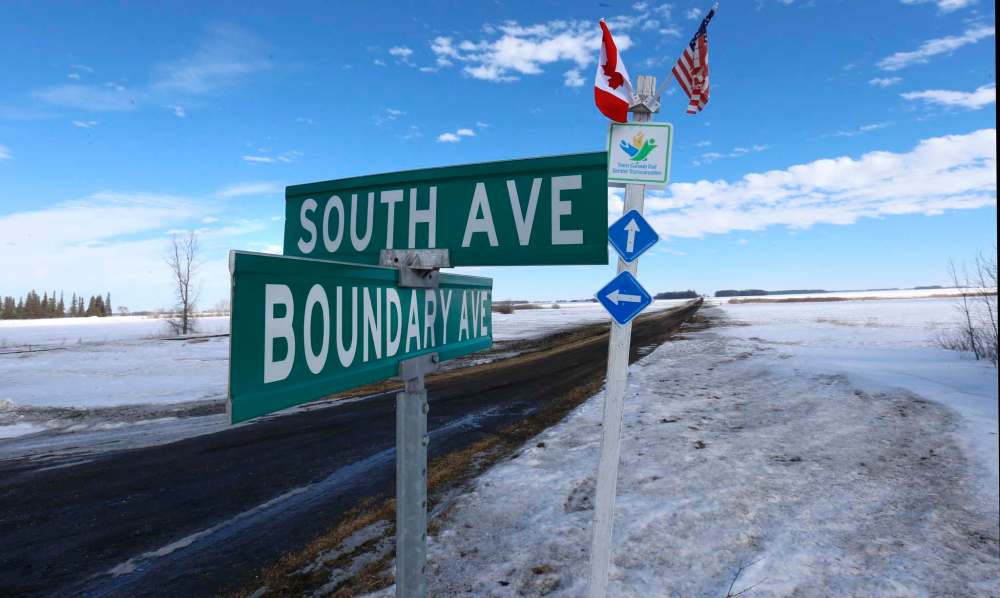 .WAYNE GLOWACKI / WINNIPEG FREE PRESS
A total of 77 migrants have now crossed the border near Emerson this year, the RCMP said. In 2015-16, there was a total of 340 who crossed.