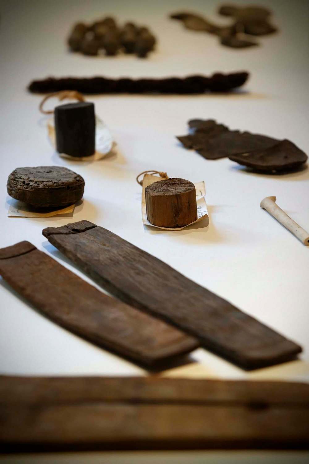 JOHN WOODS / WINNIPEG FREE PRESS
Artifacts in Brent Piniuta's collection from the Invincible which sank in 1758.