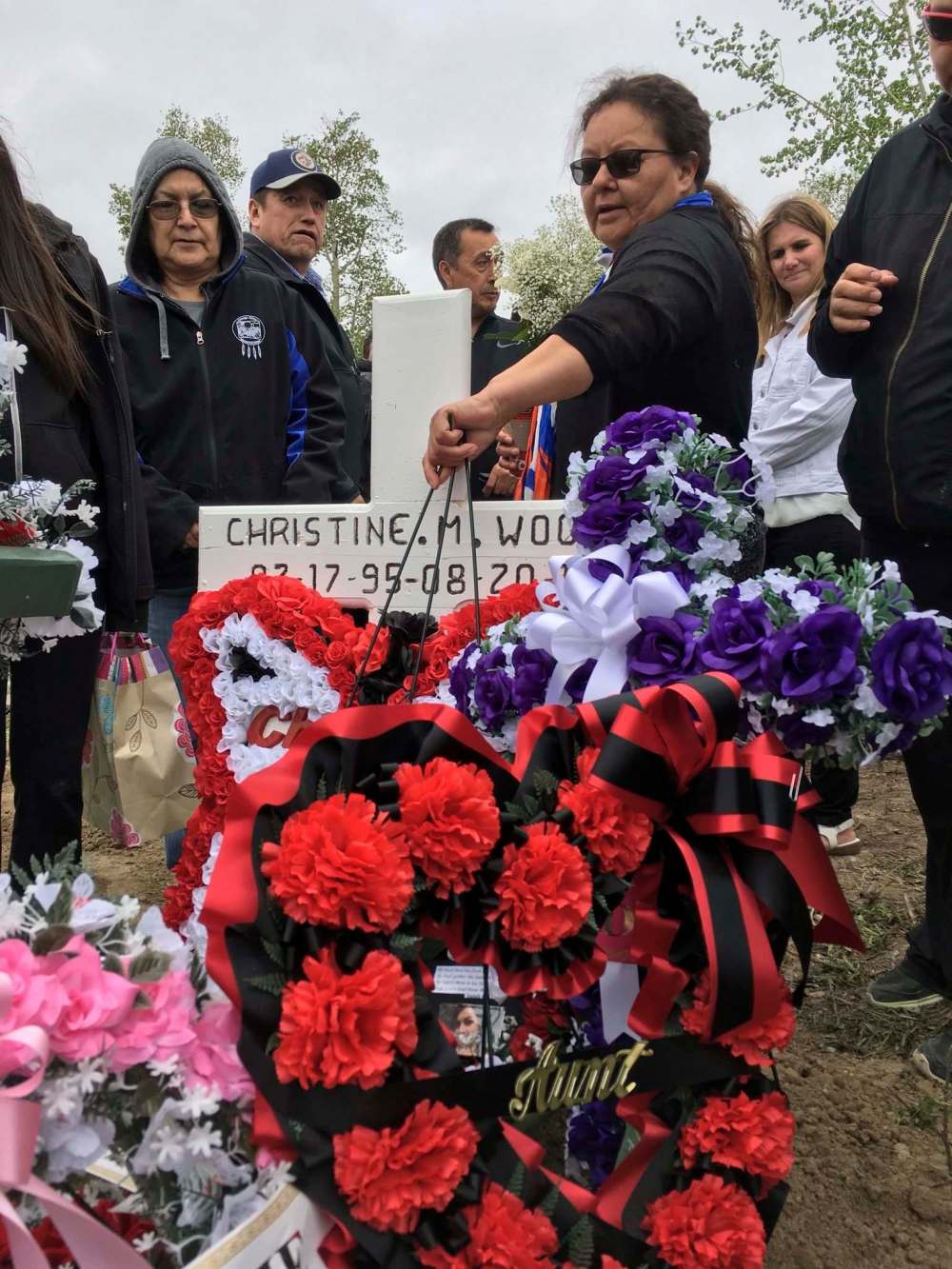 MELISSA MARTIN / WINNIPEG FREE PRESS
Melinda Wood reaches down to put one last flower stand on her daughter's grave.
