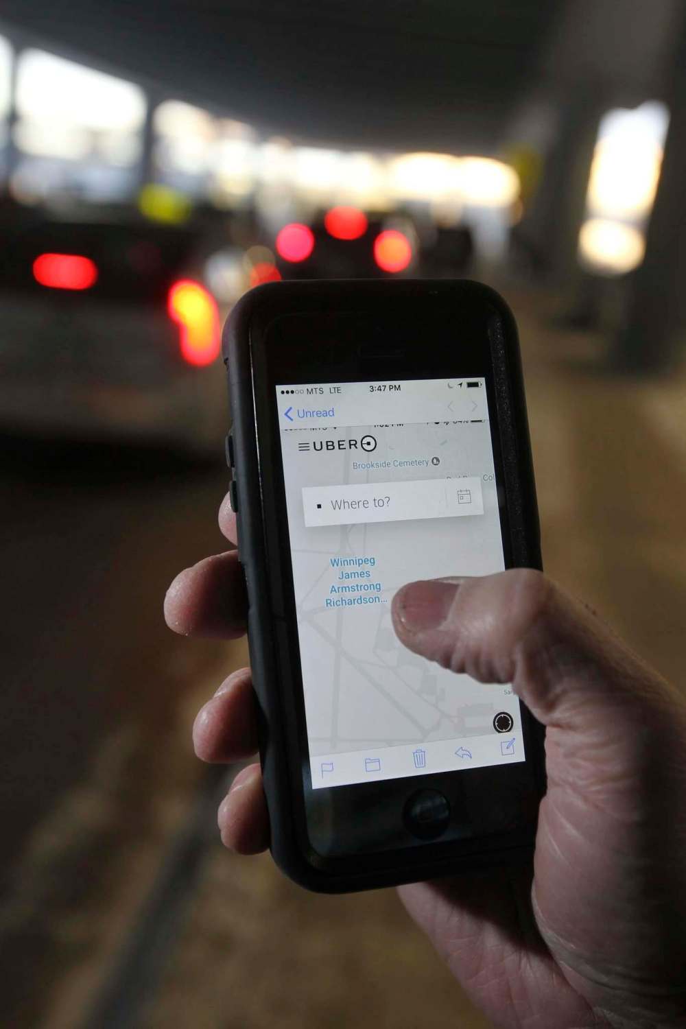 RUTH BONNEVILLE / WINNIPEG FREE PRESS FILES
Taxis and Uber can coexist with proper regulations.
