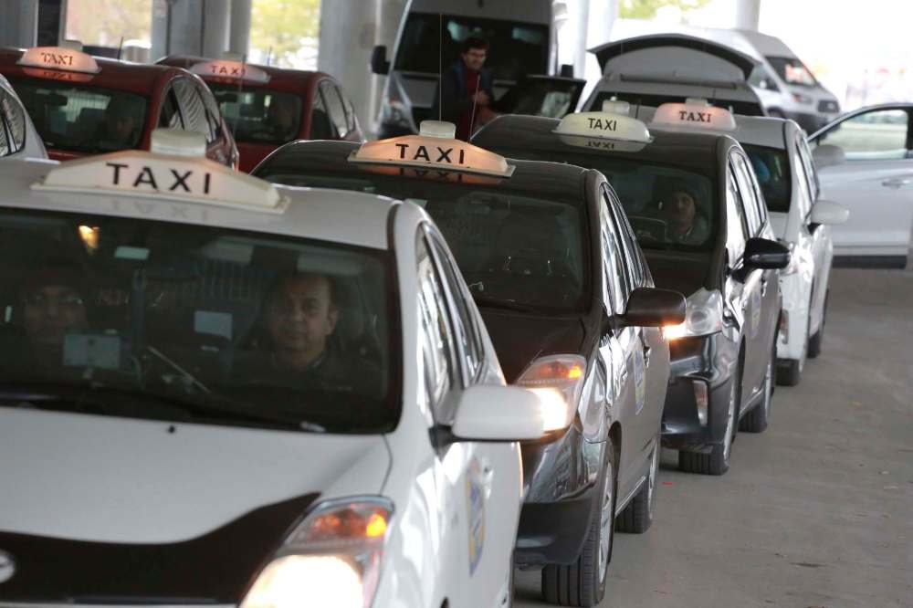 FREE PRESS FILES
Winnipeg taxi drivers say ride sharing vehicles such as Uber should have mandatory safety shields and cameras.