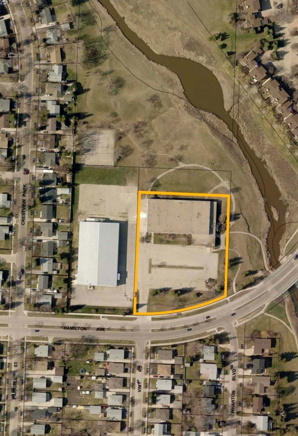 The land outlined in yellow will be sold for $1 to Manitoba Housing, which in turn will lease the property to the Bruce Oake Foundation for the establishment of the Bruce Oake Recovery Centre. (City of Winnipeg)
