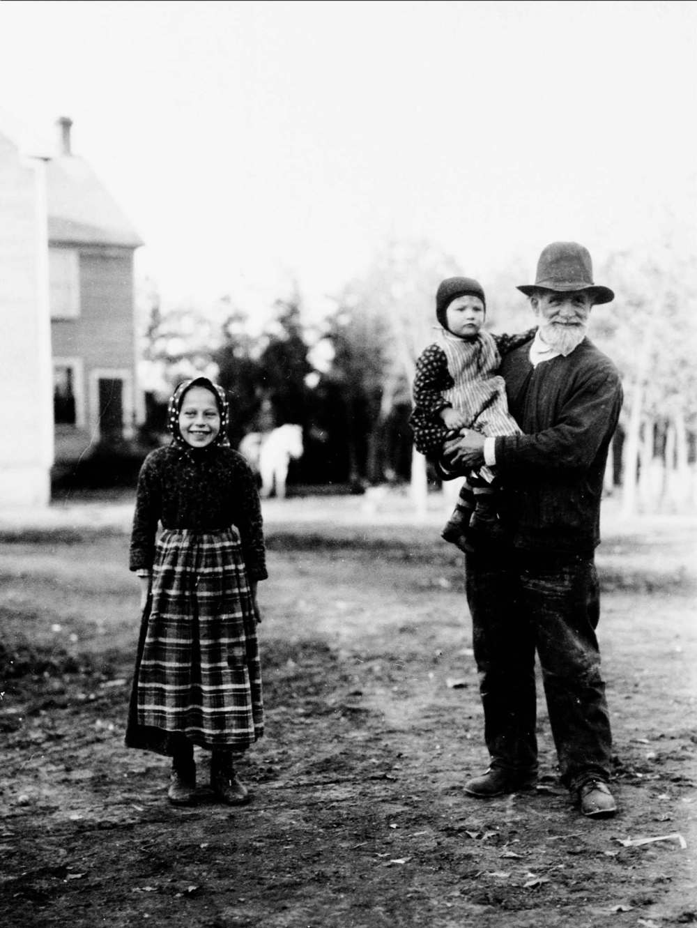 National Archives of Canada
Hutterite settlers near Winnipeg in 1920.