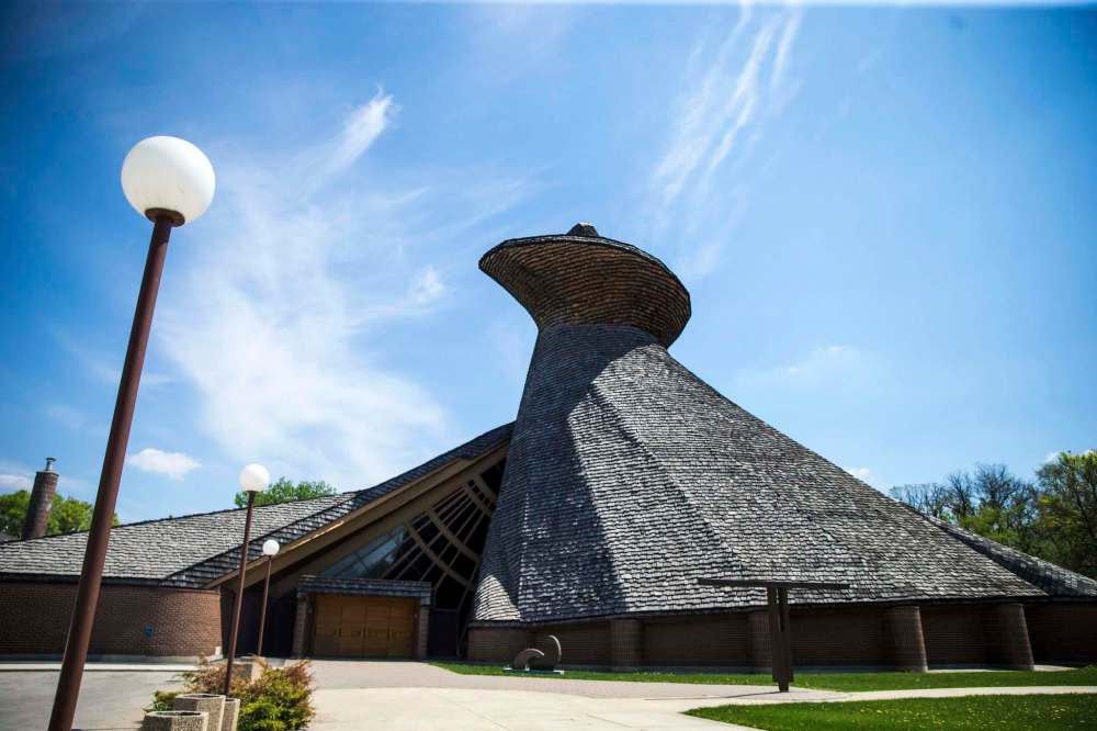 MIKAELA MACKENZIE / WINNIPEG FREE PRESS
The Precious Blood Roman Catholic Church, which opened in 1968, was designed by Étienne Gaboury, the man behind a number of Winnipeg landmarks, including the Royal Canadian Mint building.