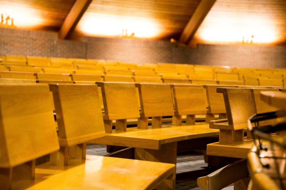 MIKAELA MACKENZIE / WINNIPEG FREE PRESS
The chunky wooden pews laid out in semicircular design create a more intimate space for worshippers.