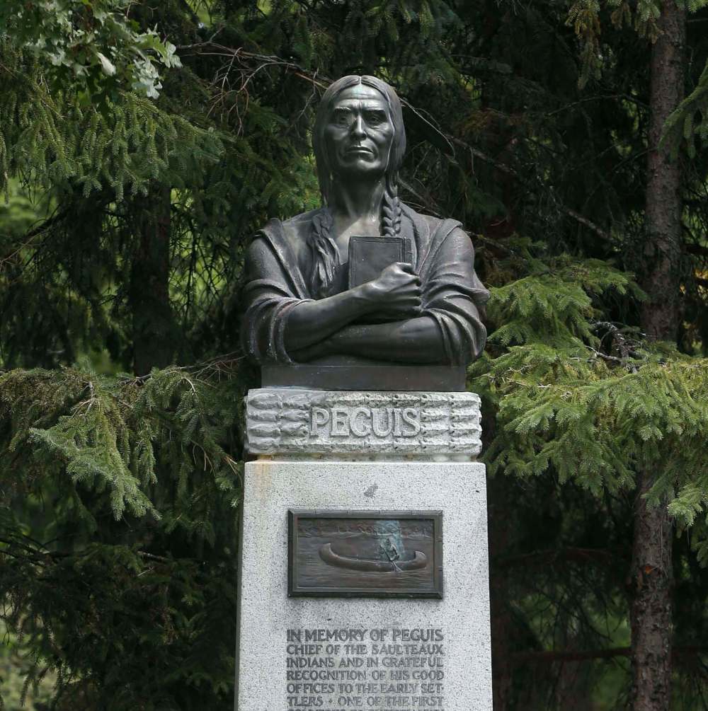 WAYNE GLOWACKI / WINNIPEG FREE PRESS FILES
Chief Peguis statue at Kildonan Park.