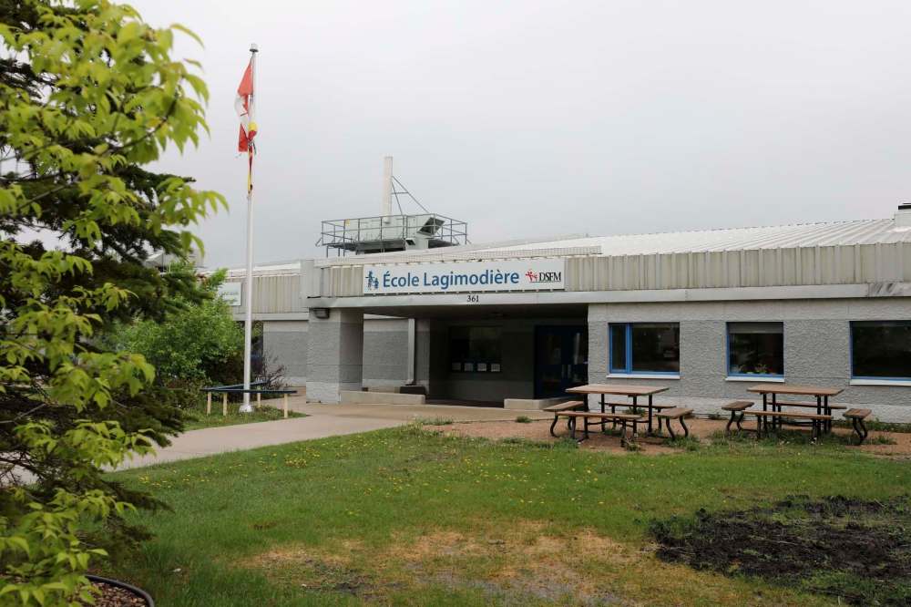 RUTH BONNEVILLE / WINNIPEG FREE PRESS
Brian Benes' two daughters attend French École Lagimodiere, but he's having trouble convincing the school to communicate in English.