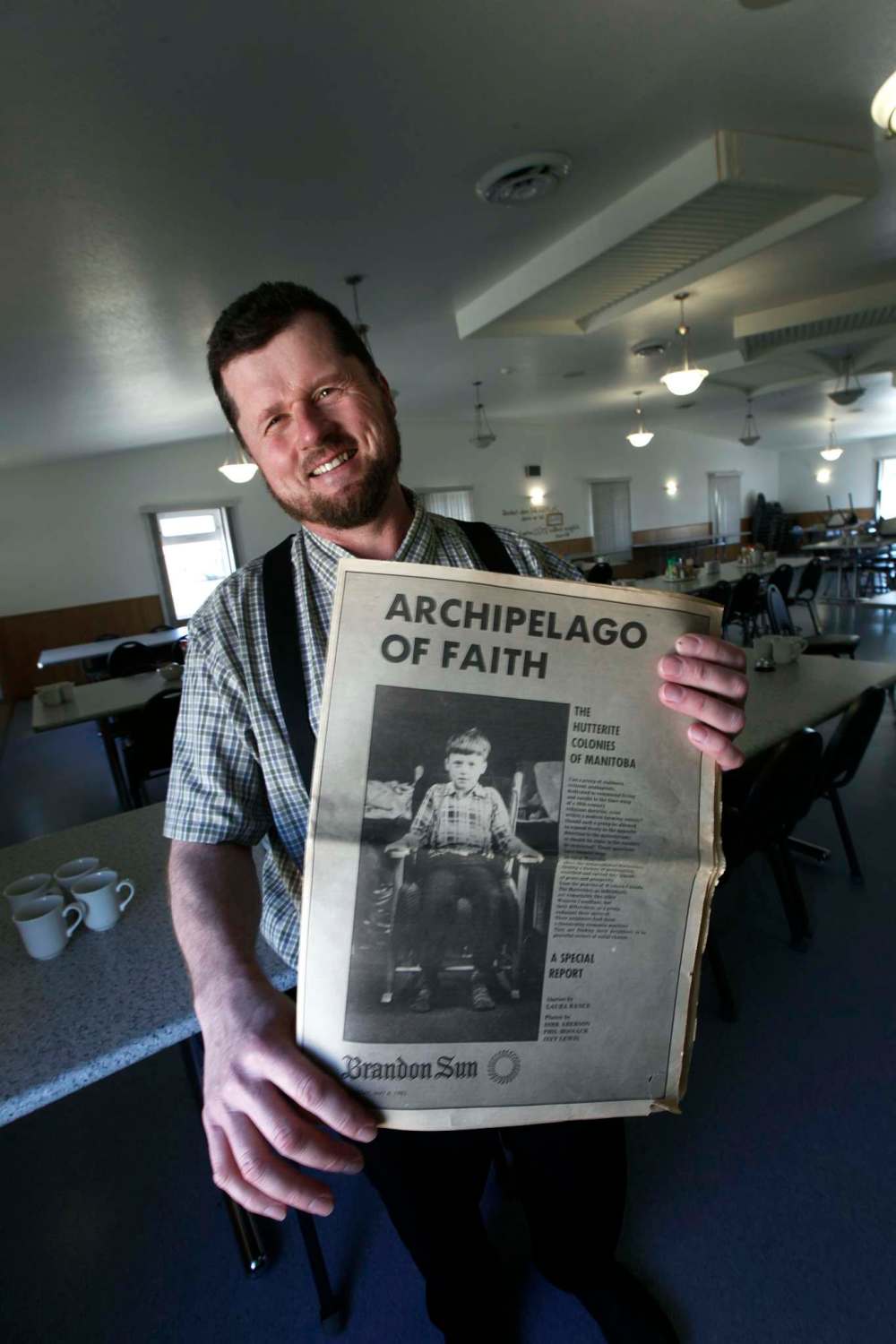 PHIL HOSSACK / Winnipeg Free Press
James Valley manager Edward Hofer with newspaper photo of his younger self. Lena Hofer (below) and grandson Christopher.