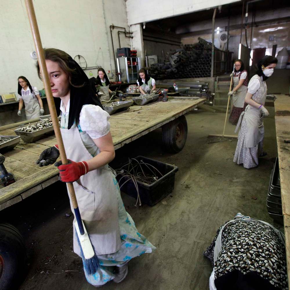 PHIL HOSSACK / WINNIPEG FREE PRESS
Members of the Crystal Springs Hutterite Colony collect and recycle metal to raise money for African Charities.