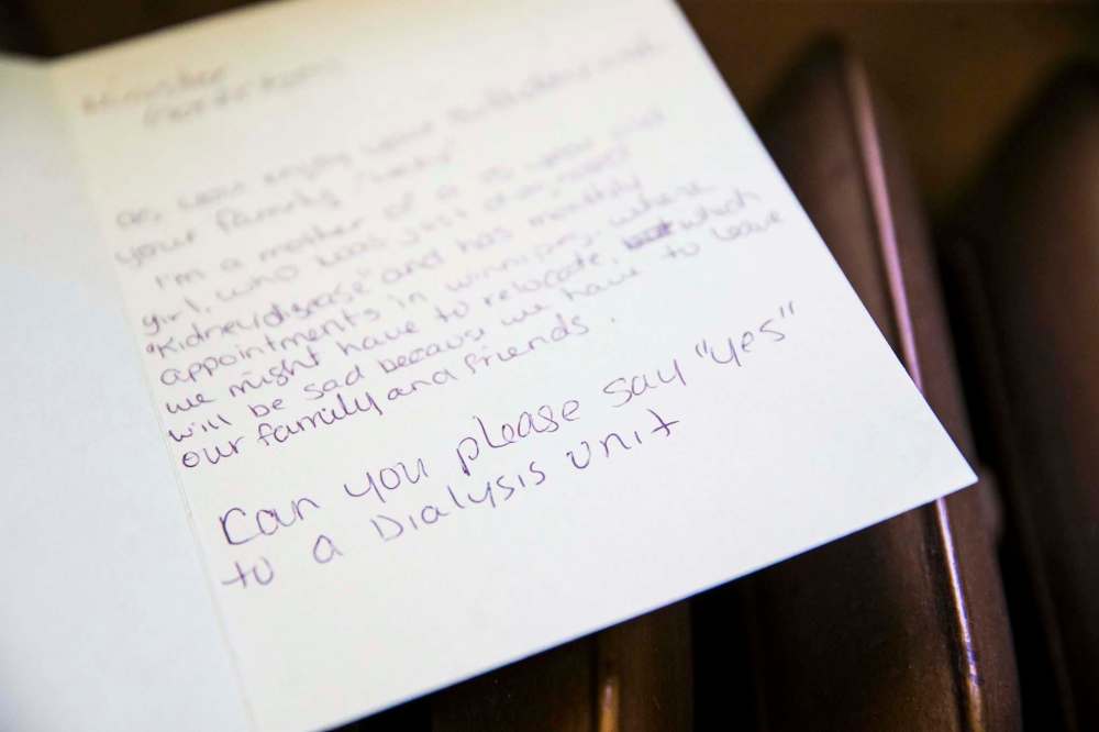 Cross Lake residents ask for a health complex in a set of birthday cards sent to Health Minister Kelvin Goertzen. (MIKAELA MACKENZIE / WINNIPEG FREE PRESS)