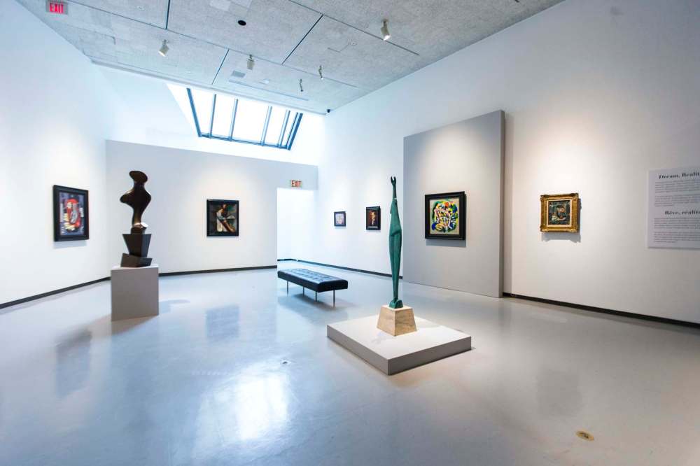 The Ray, by Alexander Archipenko, is in the foreground.
