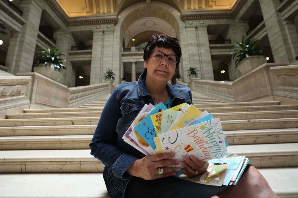 RUTH BONNEVILLE / WINNIPEG FREE PRESS
Chief Cathy Merrick of Cross Lake First Nation holds birthday cards on the steps of the Legislative Building Thursday. For Saturday story about Cross Lake’s proposed health complex. Background info:Hundreds of birthday cards have been collected for the health minister from people from Cross Lake who are yearning for provincial funds to help build a health complex.
See story by Jessica Botelho-UrbanskiManitoba Legislature Reporter
June 14, 2018