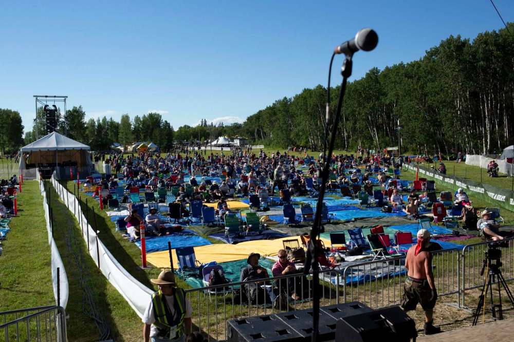 ANDREW RYAN / WINNIPEG FREE PRESS
The crowd gathers at the main stage for the first performance of Folk Fest on Thursday evening.