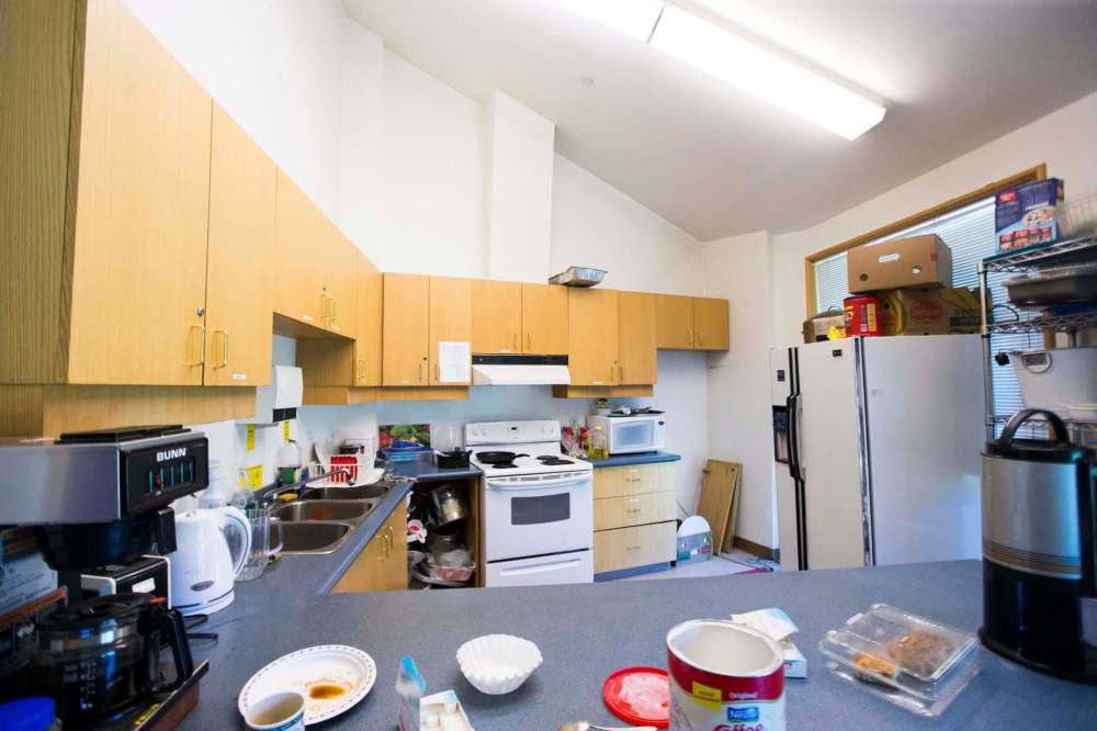 The kitchen is in need of updated appliances. (Mikaela MacKenzie / Winnipeg Free Press)