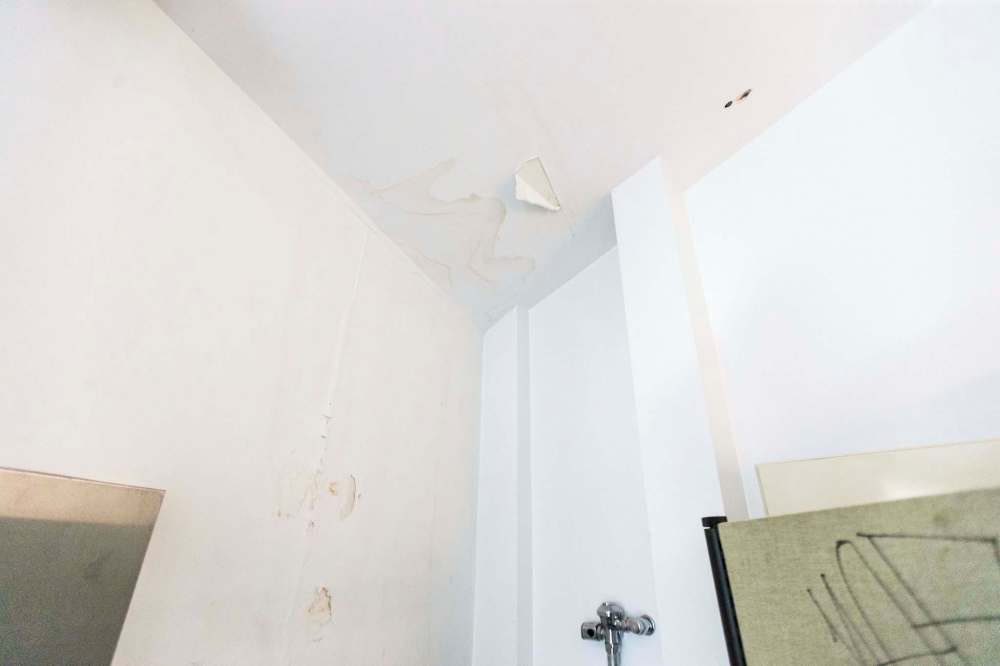 Water damage in the men's washroom. (Mikaela MacKenzie / Winnipeg Free Press)