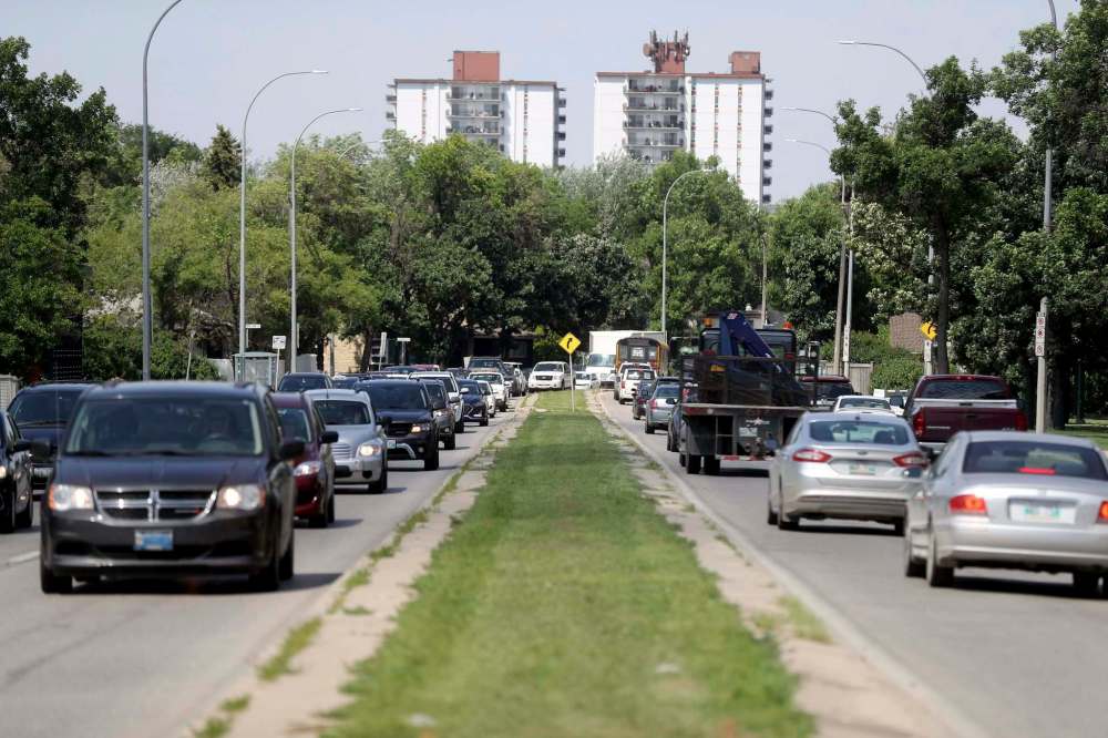 TREVOR HAGAN / WINNIPEG FREE PRESs Files
Like the ‘great’ streets in other cities, Kenaston Boulevard has the potential to move large volumes of traffic while allowing adjoining neighbourhoods to thrive.