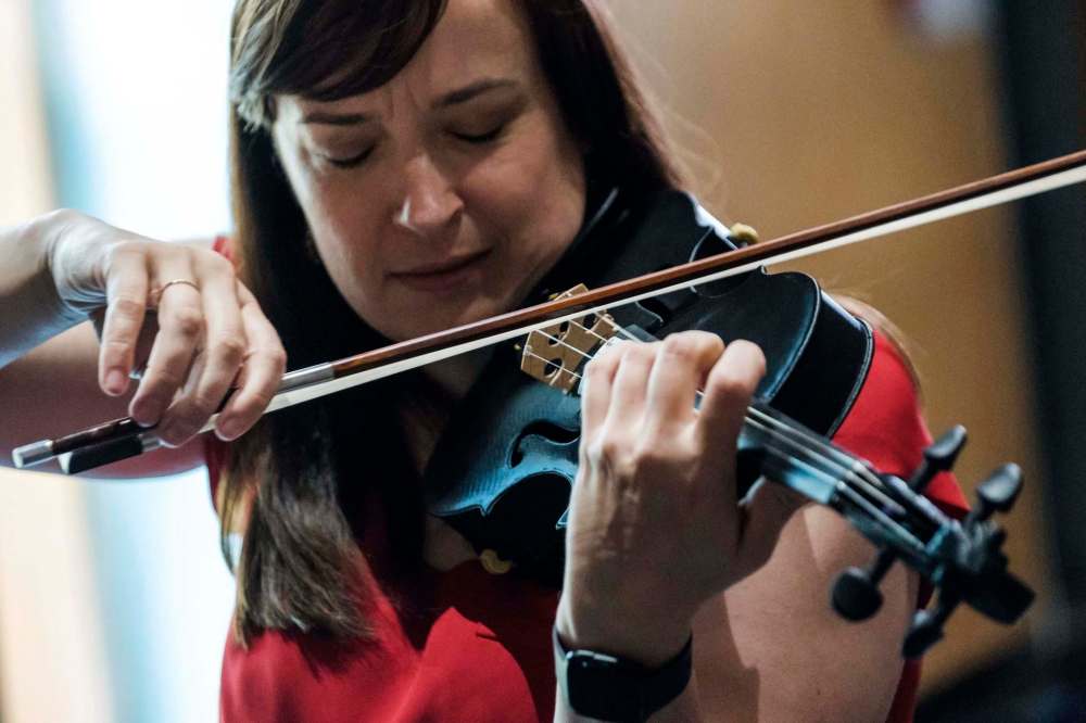 Daniel Crump
Ottawa Symphony Orchestra concertmaster Mary-Elizabeth Brown tries one of the 3D printed violins.