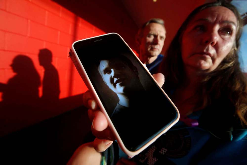 Photos by JOHN WOODS / WINNIPEG FREE PRESS
Bruce and Barb Ashley hold a photo of their son, Robert, who died of an overdose, at an information session for a new rehab centre Tuesday.