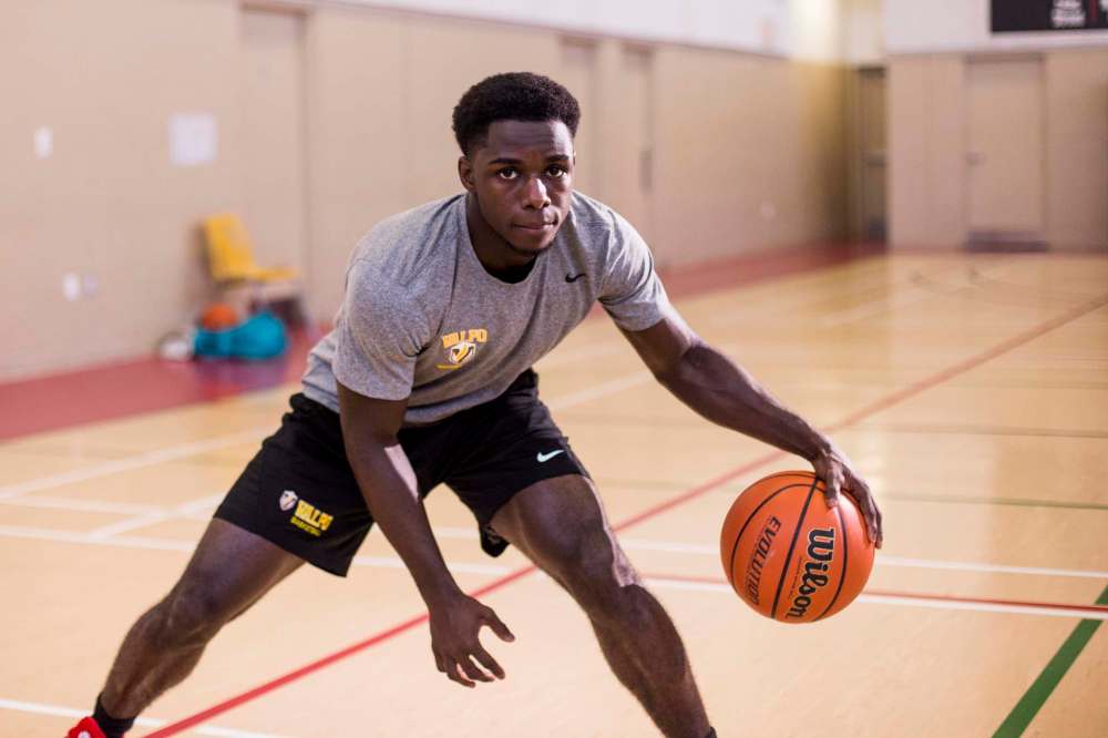 Rising basketball star Daniel Sackey at the Sturgeon Heights Community Centre.(Mikaela MacKenzie / Winnipeg Free Press)
