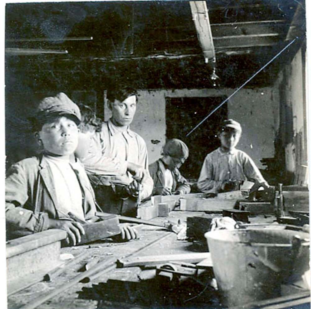United Church of Canada Archives photo
A carpentry class takes place at the Brandon Industrial Institute, circa 1910.