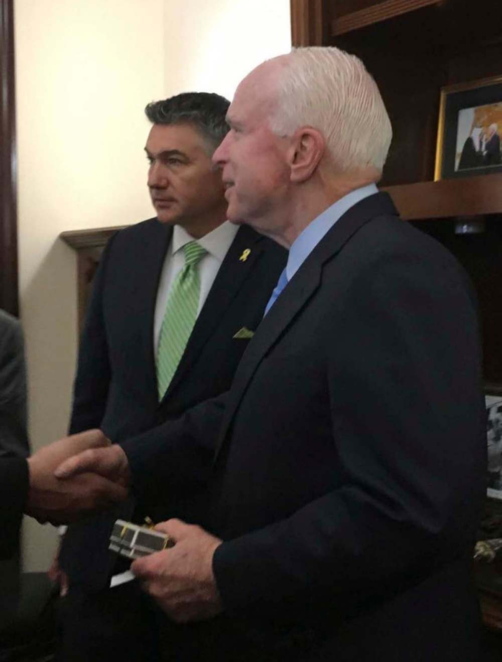 SUPPLIED
Selkirk-Interlake-Eastman MP James Bezan, left, met U.S. Senator John McCain in Washington, D.C. in 2016.