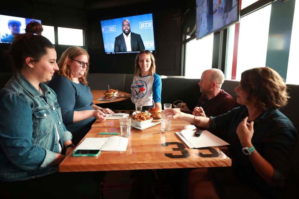 From left: Jen Zoratti, Erin Lebar, Underdogs staff, Ben MacPhee-Sigurdson and Jill Wilson. (Ruth Bonneville / Winnipeg Free Press)
