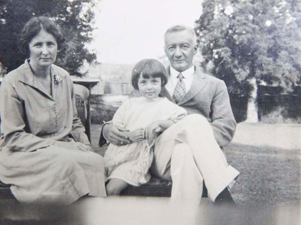 Betty with her father and mother, Arthur and Nora Dawson (née Matheson).