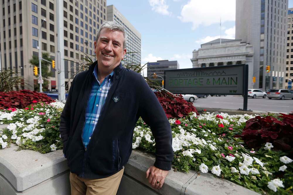 Former mayor Glen Murray told the Winnipeg Chamber of Commerce he is a fan of Mayor Brian Bowman. (John Woods / Winnipeg Free Press)