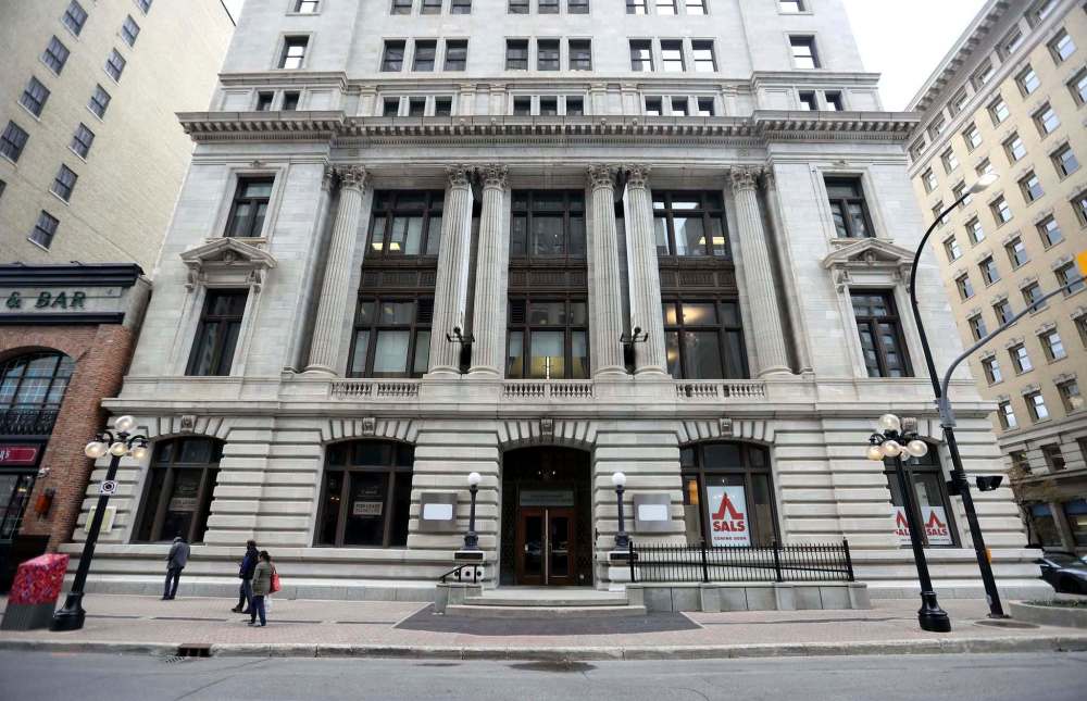 TREVOR HAGAN / WINNIPEG FREE PRESS
Salisbury House’s new location at Lombard Avenue and Rorie Street is a 3,500-square-foot space, previously occupied by the Great-West Life Assurance Co.