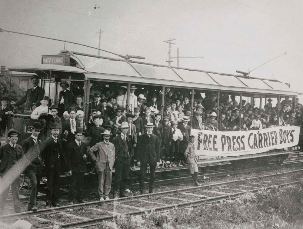 WINNIPEG FREE PRESS ARCHIVES
Free Press carriers are seen on July 18, 1906. The Free Press photo archives contain thousands of black-and-white prints of scenes from yesteryear and vanished Winnipeg places.